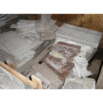 Įvairių spalvų defektuotos granito plytelės Įvairių spalvų defektuotos granito plytelės