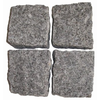 Granito trinkelės pilkos natūraliai skeltos Granito trinkelės pilkos natūraliai skeltos